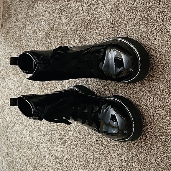 Madden Girl Shoes - Madden Girl Kurrt boots Size 9